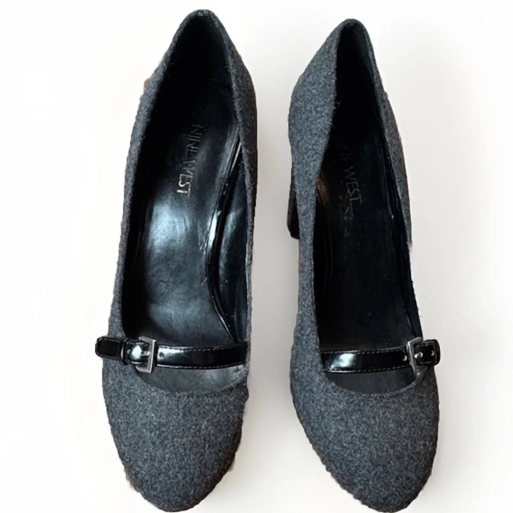 (7.5.) NINE WEST Dark Gray Textile Tall Heeled Shoes w/ Patent Leather